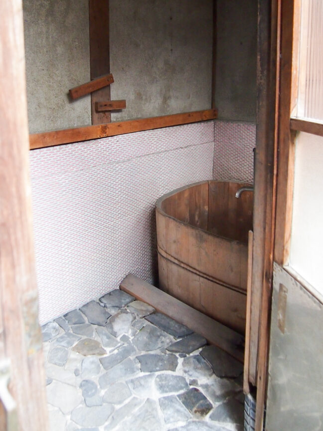 木桶の風呂